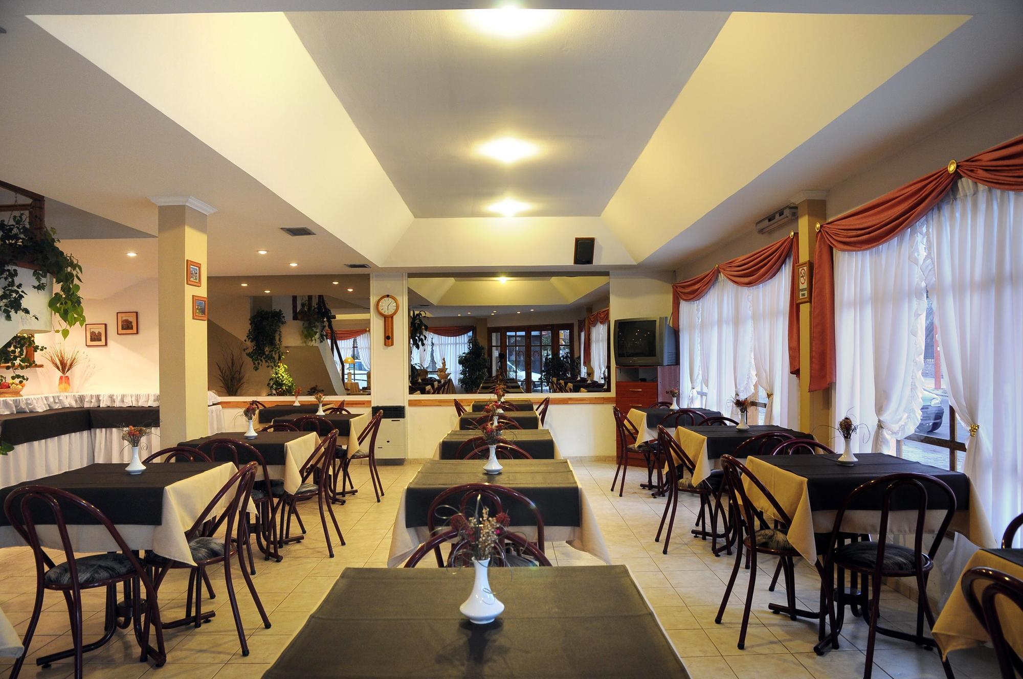 Hotel Salerno วิญาการ์ลอสปาซ ภายนอก รูปภาพ